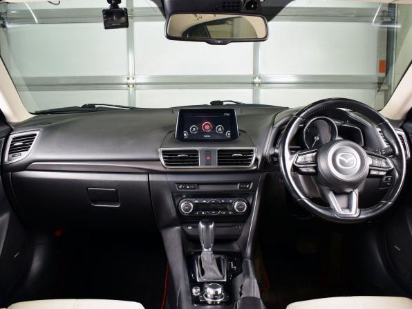 Mazda Axela III Рестайлинг с пробегом 2016 года, цена 1 299 995 рублей, 141041 км, хэтчбек, Автокод Объявления
