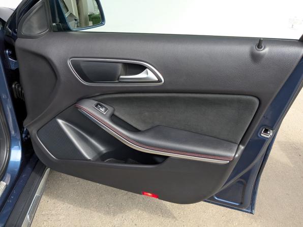 Mercedes-Benz GLA I (X156) Рестайлинг с пробегом 2019 года, цена 2 650 000 рублей, 49821 км, внедорожник, Автокод Объявления