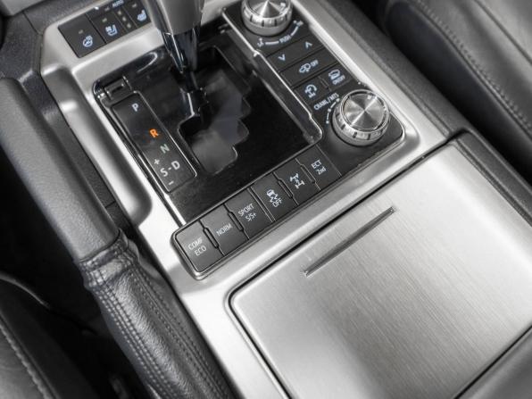 Toyota Land Cruiser 200 Series Рестайлинг 2 с пробегом 2018 года, цена 6 790 000 рублей, 240208 км, внедорожник, Автокод Объявления