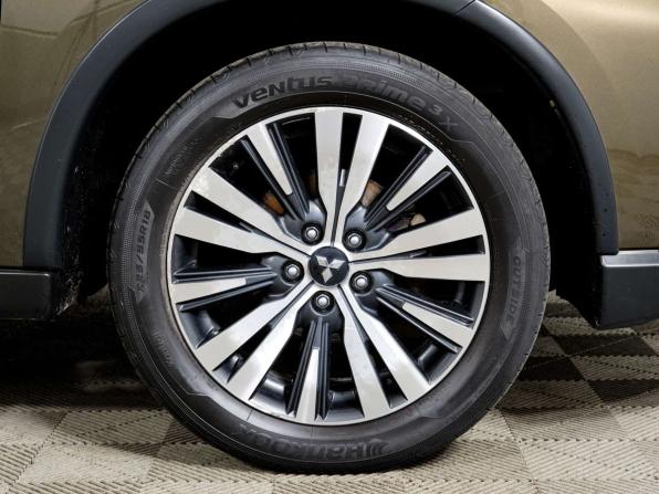 Mitsubishi Outlander III Рестайлинг 2 с пробегом 2018 года, цена 1 698 000 рублей, 156725 км, внедорожник, Автокод Объявления