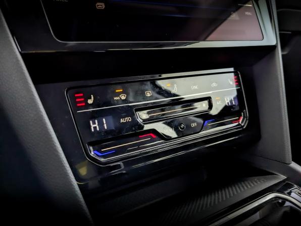 Volkswagen Passat B8 Рестайлинг с пробегом 2021 года, цена 2 490 000 рублей, 90268 км, седан, Автокод Объявления