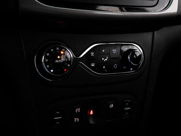 Renault Logan II Рестайлинг с пробегом 2019 года, цена 899 000 рублей, 176989 км, седан, Автокод Объявления