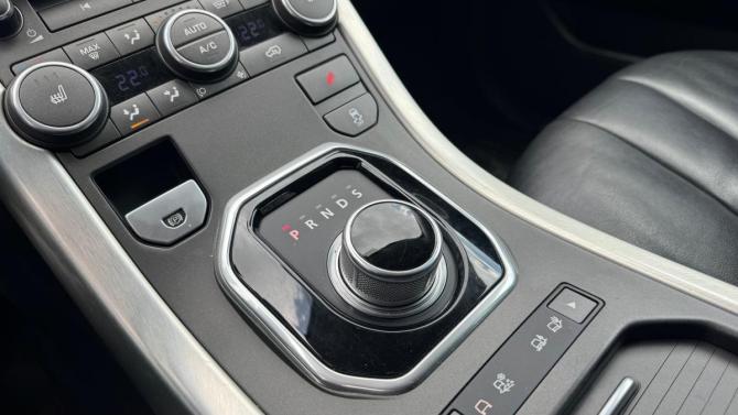 Land Rover Range Rover Evoque I с пробегом 2015 года, цена 2 433 300 рублей, 134362 км, внедорожник, Автокод Объявления