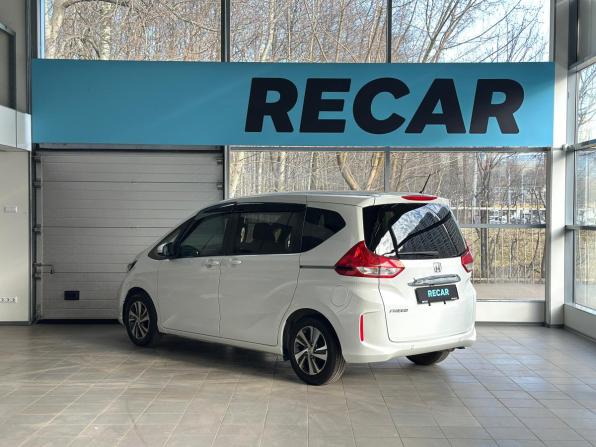 Honda Freed II Рестайлинг с пробегом 2021 года, цена 2 190 000 рублей, 70906 км, компактвэн, Автокод Объявления