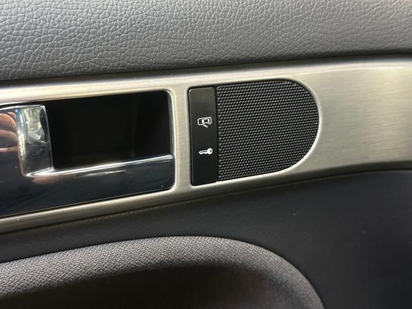 Volkswagen Touareg I Рестайлинг с пробегом 2007 года, цена 840 000 рублей, 391259 км, внедорожник, Автокод Объявления