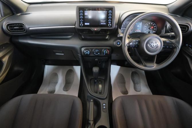 Toyota Yaris IV с пробегом 2021 года, цена 1 139 000 рублей, 115000 км, хэтчбек, Автокод Объявления
