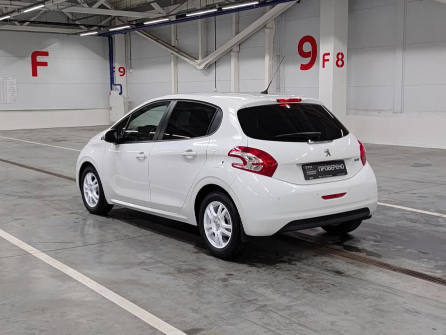 Peugeot 208 I Казань  - изображение 8