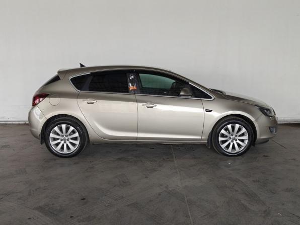 Opel Astra J с пробегом 2011 года, цена 599 000 рублей, 217000 км, хэтчбек, Автокод Объявления