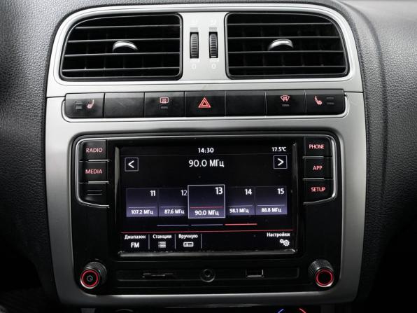 Volkswagen Polo V Рестайлинг с пробегом 2018 года, цена 1 323 000 рублей, 125000 км, седан, Автокод Объявления