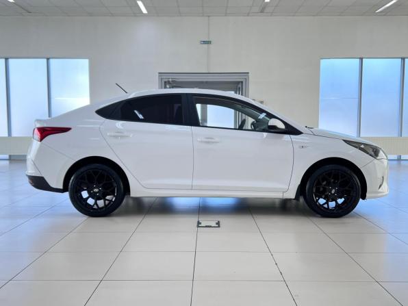 Hyundai Solaris II Рестайлинг с пробегом 2021 года, цена 1 550 000 рублей, 94677 км, седан, Автокод Объявления