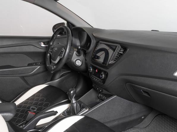 Hyundai Solaris II с пробегом 2017 года, цена 1 150 000 рублей, 164334 км, седан, Автокод Объявления