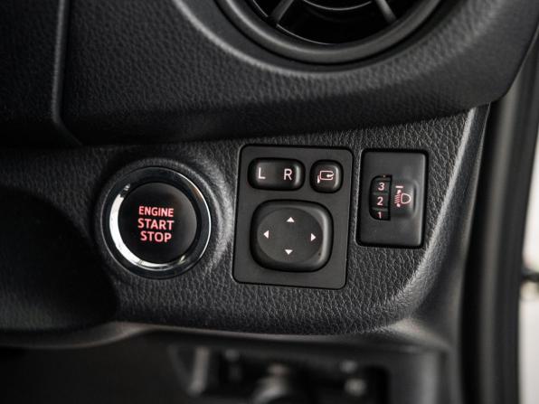 Toyota Vitz III (XP130) Рестайлинг 2 с пробегом 2018 года, цена 945 500 рублей, 106609 км, хэтчбек, Автокод Объявления