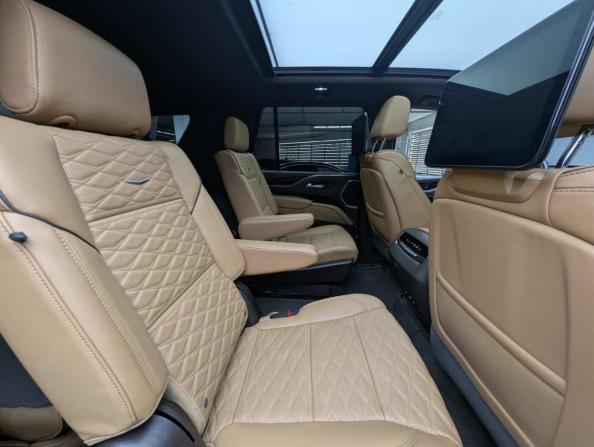 Cadillac Escalade V с пробегом 2023 года, цена 11 055 000 рублей, 49107 км, внедорожник, Автокод Объявления