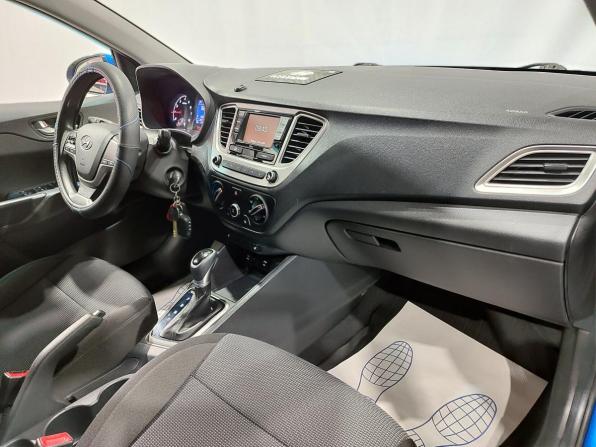 Hyundai Solaris II Рестайлинг с пробегом 2021 года, цена 1 680 000 рублей, 31600 км, седан, Автокод Объявления