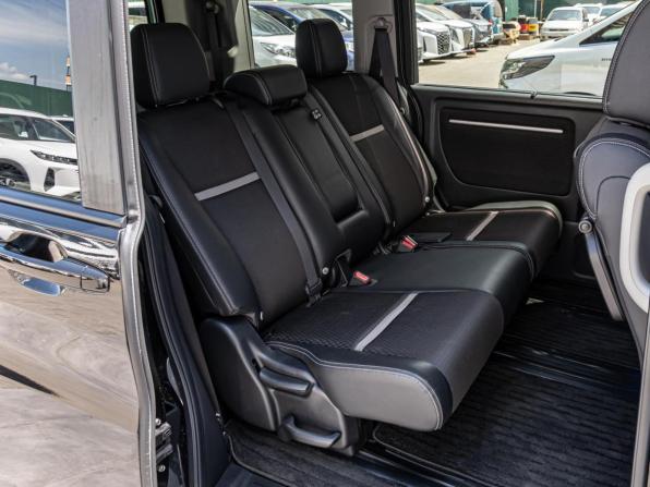 Honda Stepwgn V Рестайлинг с пробегом 2018 года, цена 2 450 000 рублей, 93367 км, минивэн, Автокод Объявления