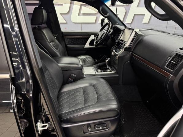Toyota Land Cruiser 200 Series Рестайлинг 2 с пробегом 2018 года, цена 8 099 000 рублей, 215460 км, внедорожник, Автокод Объявления