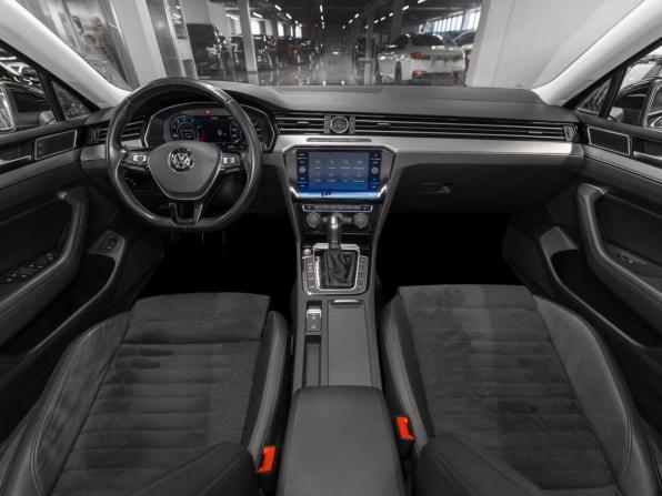 Volkswagen Passat B8 с пробегом 2018 года, цена 2 380 000 рублей, 106838 км, седан, Автокод Объявления