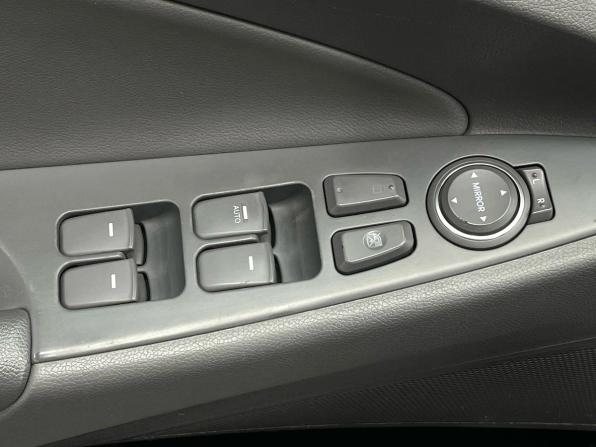 Hyundai Sonata VI (YF) с пробегом 2010 года, цена 1 209 900 рублей, 175600 км, седан, Автокод Объявления