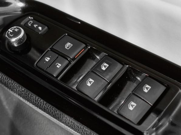 Toyota Noah III (R80) Рестайлинг с пробегом 2018 года, цена 2 370 000 рублей, 126503 км, минивэн, Автокод Объявления