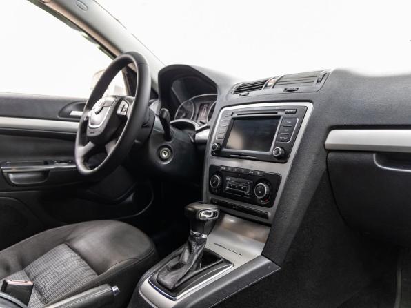 Skoda Octavia II (A5) Рестайлинг с пробегом 2012 года, цена 938 000 рублей, 210641 км, лифтбек, Автокод Объявления