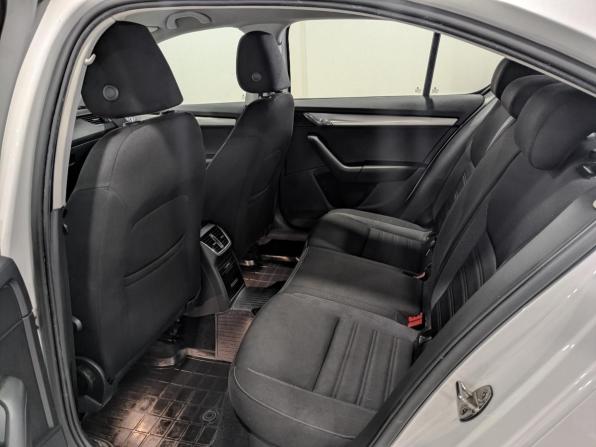 Skoda Octavia III (A7) Рестайлинг с пробегом 2019 года, цена 1 415 000 рублей, 119106 км, лифтбек, Автокод Объявления
