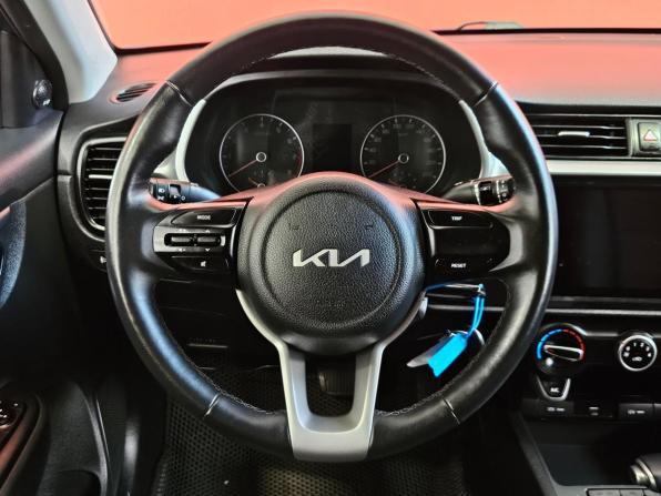 Kia Rio IV Рестайлинг с пробегом 2021 года, цена 1 599 000 рублей, 99709 км, седан, Автокод Объявления