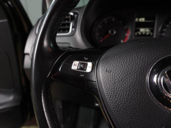 Volkswagen Polo V Рестайлинг с пробегом 2018 года, цена 1 429 000 рублей, 98310 км, седан, Автокод Объявления