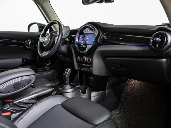 Mini Hatch III (F55/F56) Рестайлинг 2 с пробегом 2021 года, цена 2 597 000 рублей, 36903 км, хэтчбек, Автокод Объявления