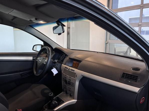 Opel Astra H Рестайлинг с пробегом 2008 года, цена 362 000 рублей, 301085 км, седан, Автокод Объявления