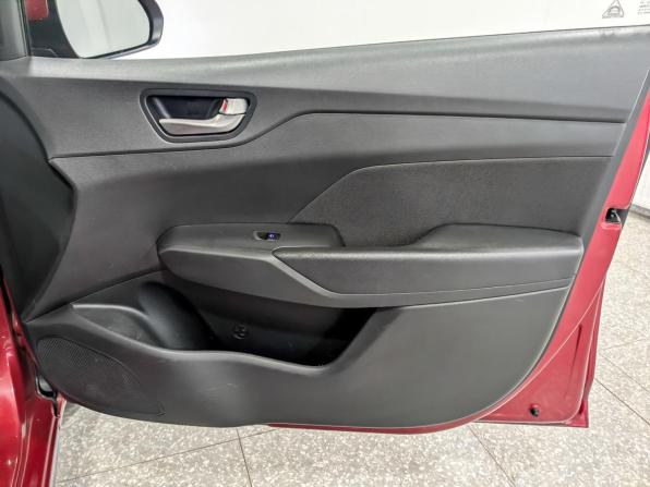 Hyundai Solaris II с пробегом 2018 года, цена 1 300 000 рублей, 104687 км, седан, Автокод Объявления