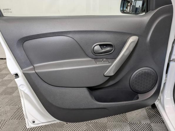 Renault Logan II Рестайлинг с пробегом 2022 года, цена 1 175 000 рублей, 59666 км, седан, Автокод Объявления