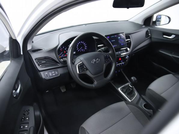 Hyundai Solaris II Рестайлинг с пробегом 2021 года, цена 1 630 000 рублей, 61259 км, седан, Автокод Объявления