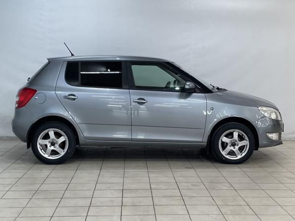 Skoda Fabia II Рестайлинг с пробегом 2012 года, цена 849 000 рублей, 62222 км, хэтчбек, Автокод Объявления