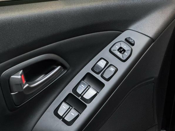 Hyundai ix35 I Рестайлинг с пробегом 2015 года, цена 1 497 000 рублей, 180524 км, внедорожник, Автокод Объявления