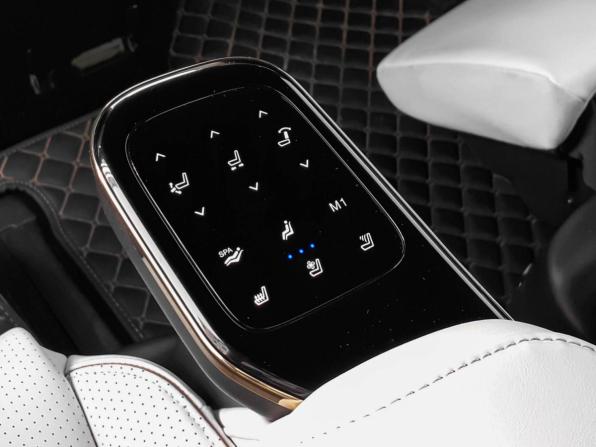 GAC M8 с пробегом 2024 года, цена 4 930 000 рублей, 9246 км, минивэн, Автокод Объявления