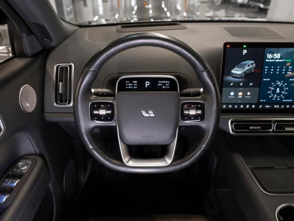 Li Auto (Lixiang) L9 I с пробегом 2024 года, цена 6 000 000 рублей, 42283 км, внедорожник, Автокод Объявления