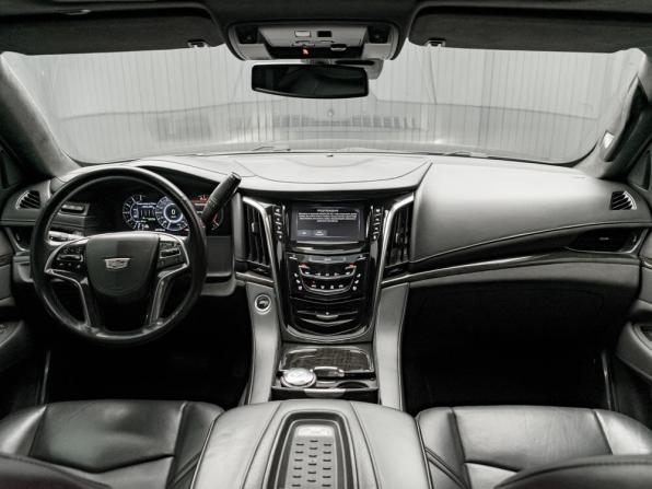 Cadillac Escalade IV с пробегом 2016 года, цена 3 850 000 рублей, 247759 км, внедорожник, Автокод Объявления