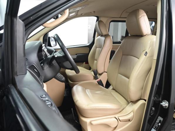 Hyundai H-1 II Рестайлинг 2 с пробегом 2018 года, цена 2 884 000 рублей, 116515 км, минивэн, Автокод Объявления