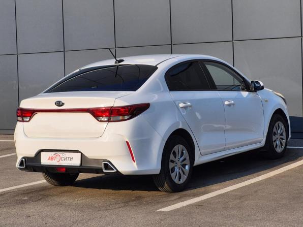 Kia Rio IV Рестайлинг с пробегом 2021 года, цена 1 000 000 рублей, 197000 км, седан, Автокод Объявления