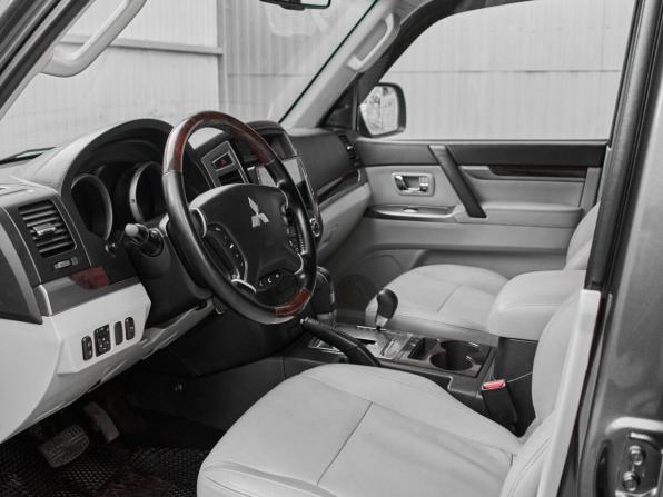 Mitsubishi Pajero IV Рестайлинг 2 с пробегом 2017 года, цена 2 790 000 рублей, 127896 км, внедорожник, Автокод Объявления