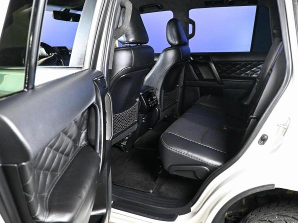 Toyota Land Cruiser Prado 150 Series Рестайлинг 2 с пробегом 2017 года, цена 4 200 000 рублей, 388589 км, внедорожник, Автокод Объявления
