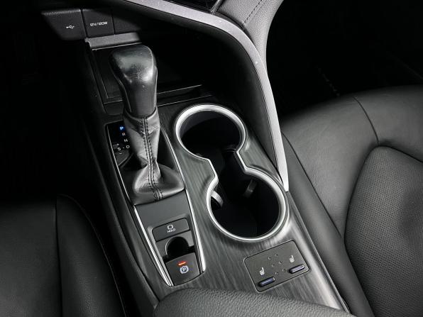 Toyota Camry VIII (XV70) Рестайлинг с пробегом 2021 года, цена 3 200 000 рублей, 62000 км, седан, Автокод Объявления