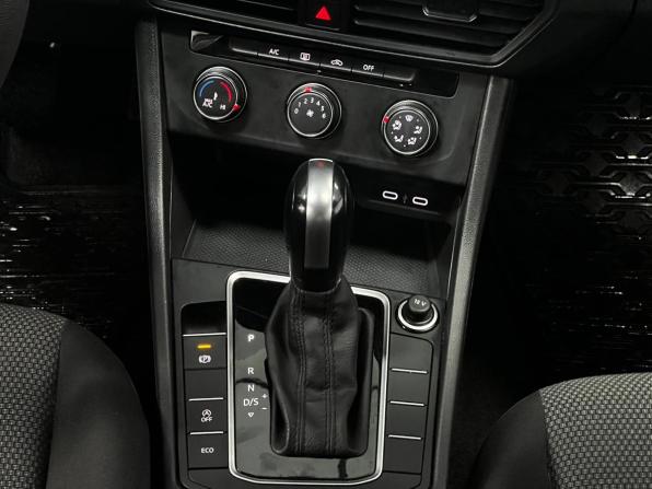 Volkswagen Jetta VII с пробегом 2021 года, цена 1 370 000 рублей, 203255 км, седан, Автокод Объявления