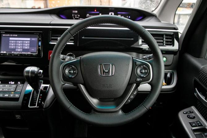 Honda Stepwgn V с пробегом 2017 года, цена 1 945 000 рублей, 121000 км, минивэн, Автокод Объявления