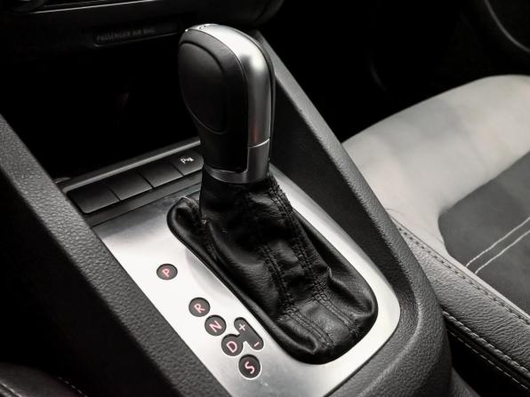 Volkswagen Jetta VI с пробегом 2011 года, цена 950 000 рублей, 252921 км, седан, Автокод Объявления