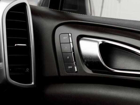 Porsche Cayenne II (958) с пробегом 2012 года, цена 2 100 000 рублей, 230911 км, внедорожник, Автокод Объявления
