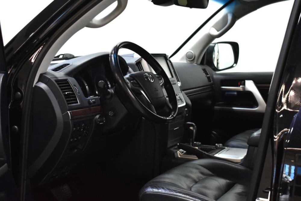 Toyota Land Cruiser 200 Series Рестайлинг 2 Сургут  - изображение 17