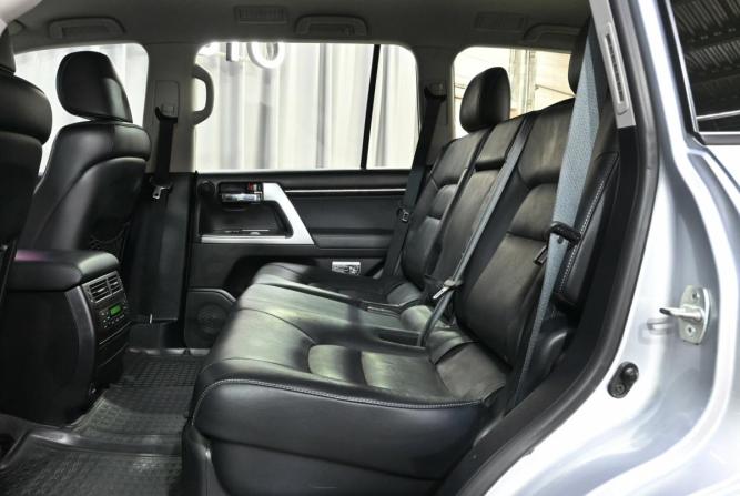 Toyota Land Cruiser 200 Series Рестайлинг 1 с пробегом 2015 года, цена 6 749 990 рублей, 44000 км, внедорожник, Автокод Объявления