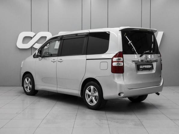 Toyota Noah II (R70) с пробегом 2010 года, цена 1 050 000 рублей, 187166 км, минивэн, Автокод Объявления