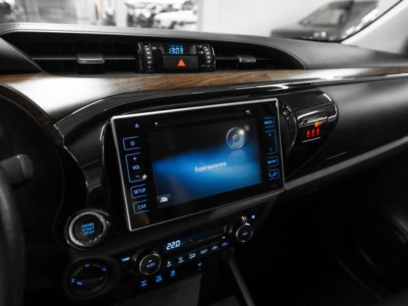 Toyota Hilux VIII с пробегом 2016 года, цена 3 980 000 рублей, 104593 км, пикап, Автокод Объявления